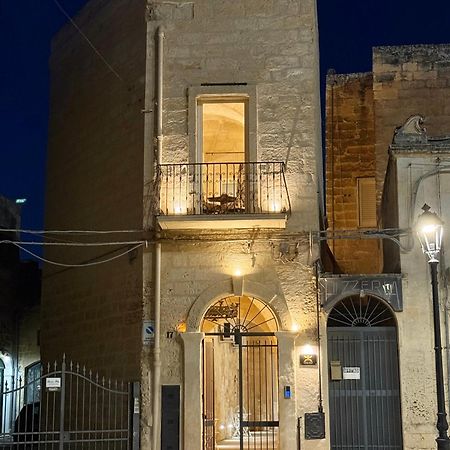 Palazzo Storico Riccardi Rollo Apartment ซาน เชซาริโอ ดิ เลชเช ภายนอก รูปภาพ