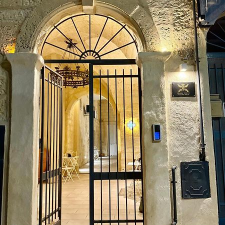 Palazzo Storico Riccardi Rollo Apartment ซาน เชซาริโอ ดิ เลชเช ภายนอก รูปภาพ