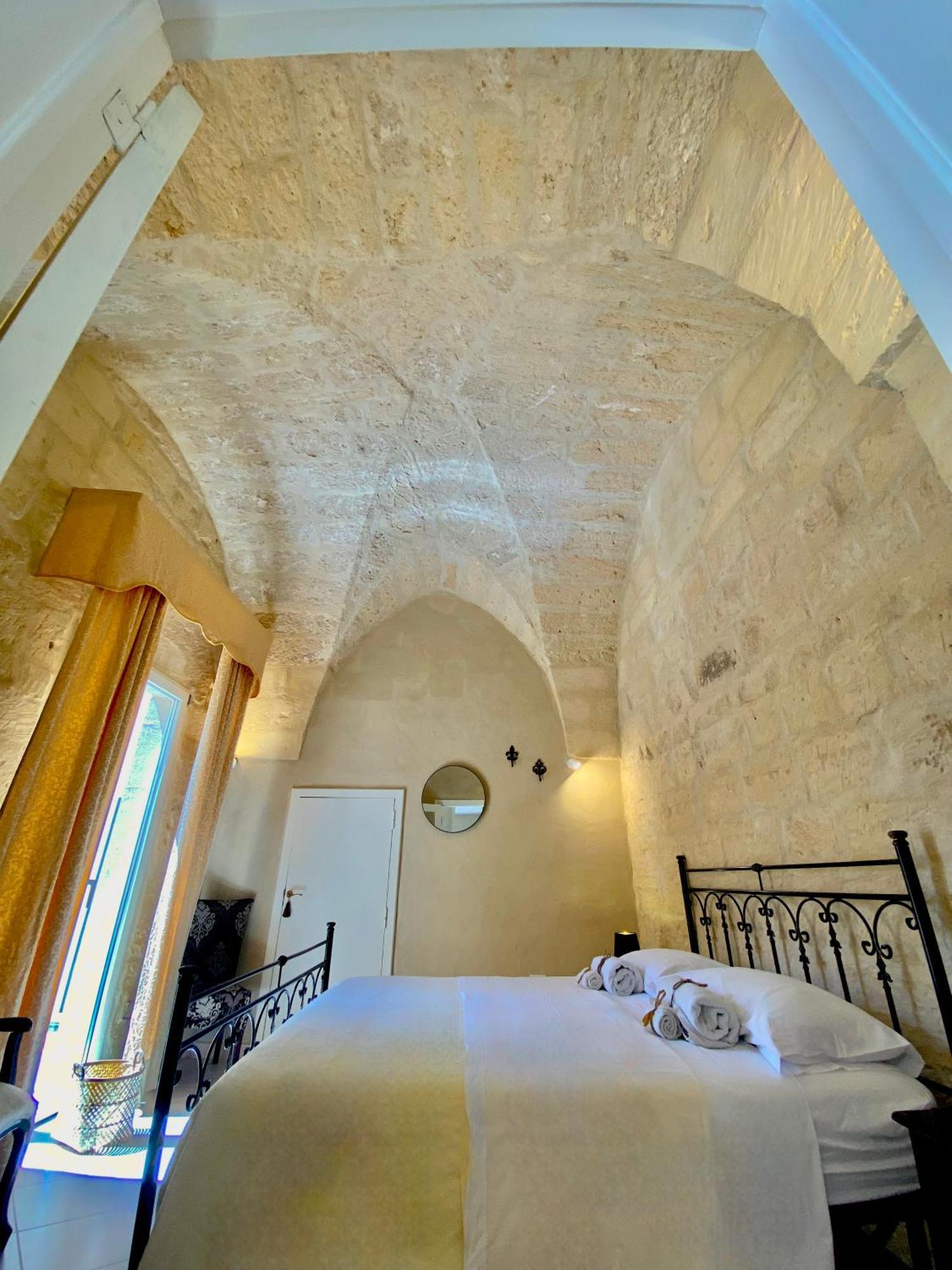 Palazzo Storico Riccardi Rollo Apartment ซาน เชซาริโอ ดิ เลชเช ภายนอก รูปภาพ