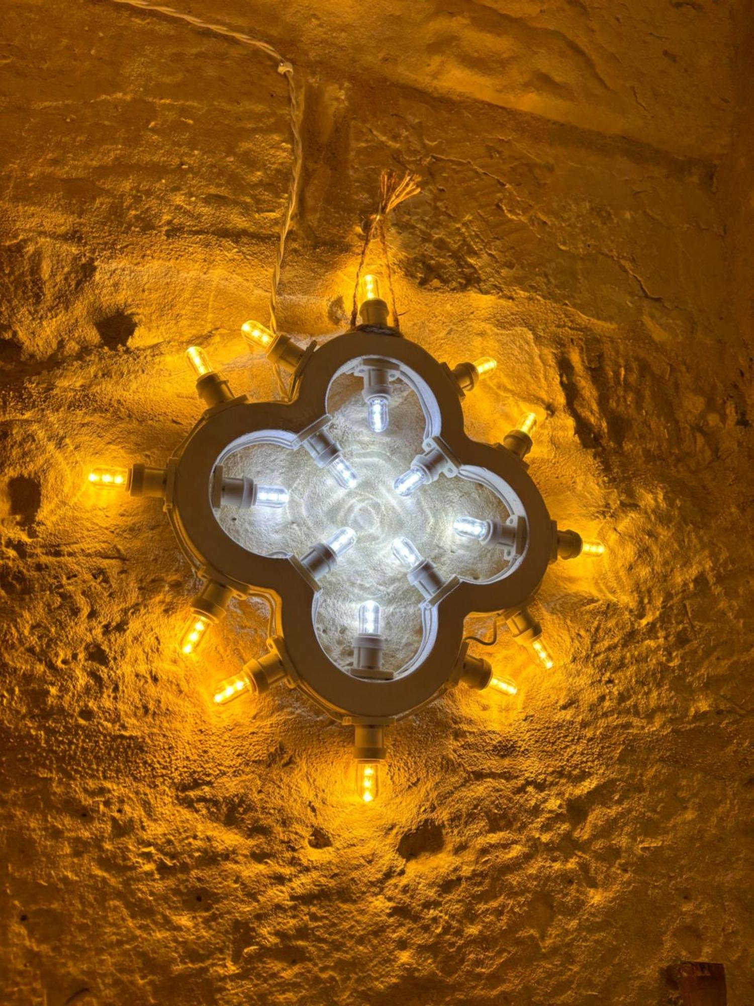 Palazzo Storico Riccardi Rollo Apartment ซาน เชซาริโอ ดิ เลชเช ภายนอก รูปภาพ