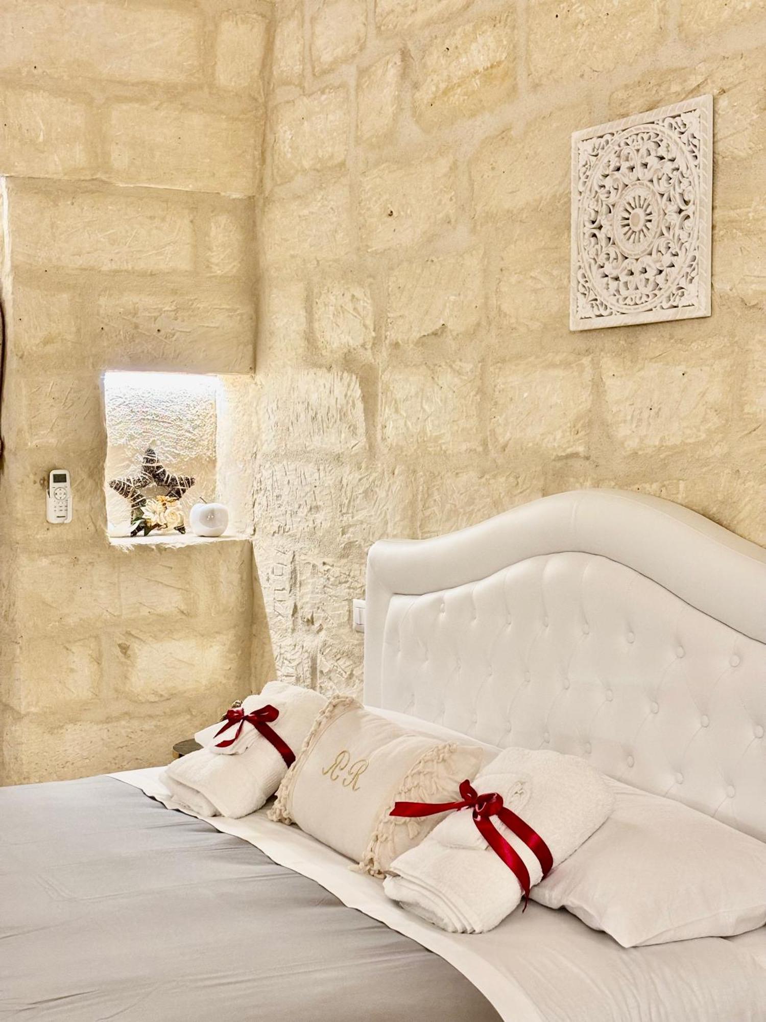 Palazzo Storico Riccardi Rollo Apartment ซาน เชซาริโอ ดิ เลชเช ภายนอก รูปภาพ