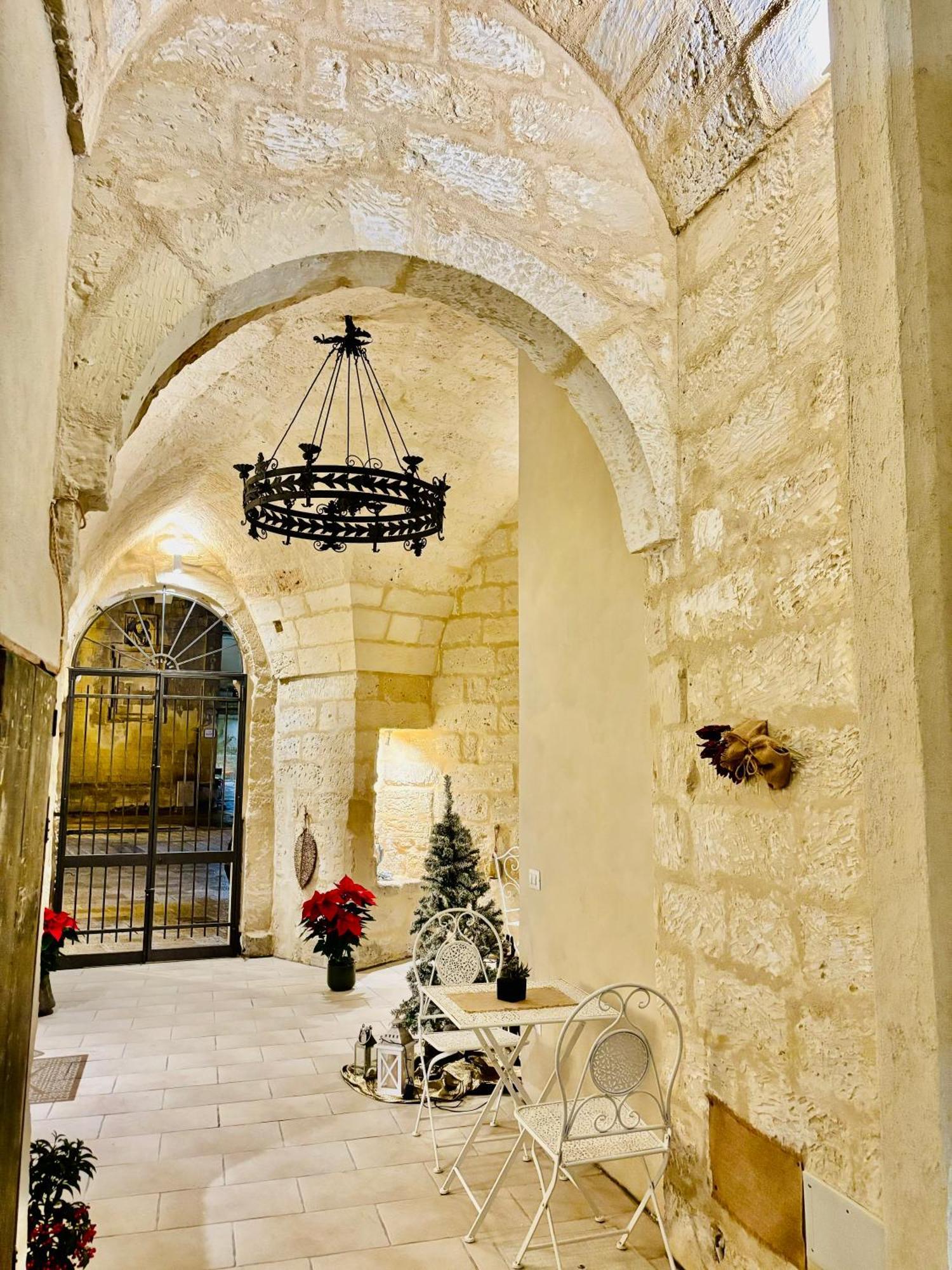 Palazzo Storico Riccardi Rollo Apartment ซาน เชซาริโอ ดิ เลชเช ภายนอก รูปภาพ