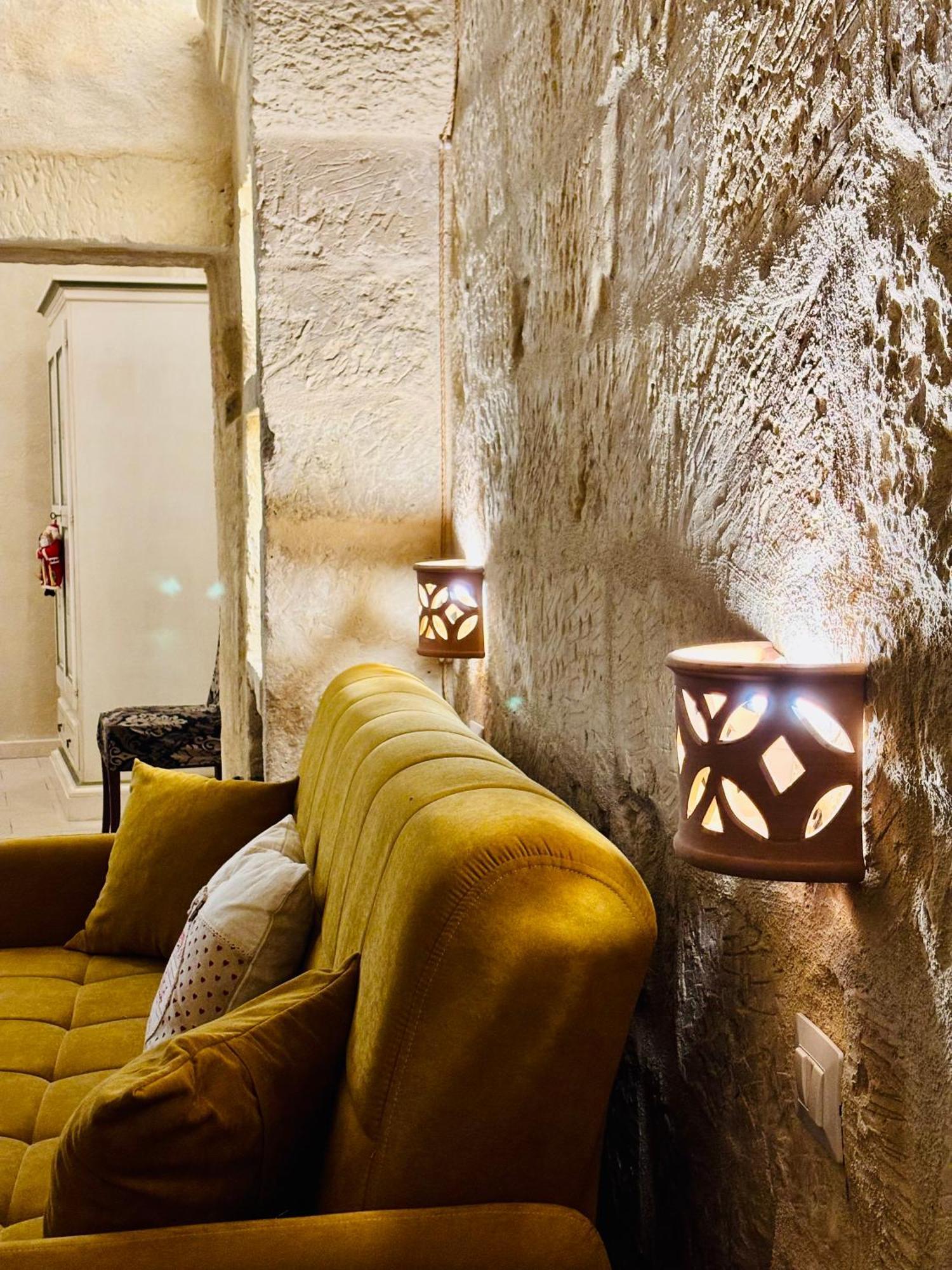 Palazzo Storico Riccardi Rollo Apartment ซาน เชซาริโอ ดิ เลชเช ภายนอก รูปภาพ