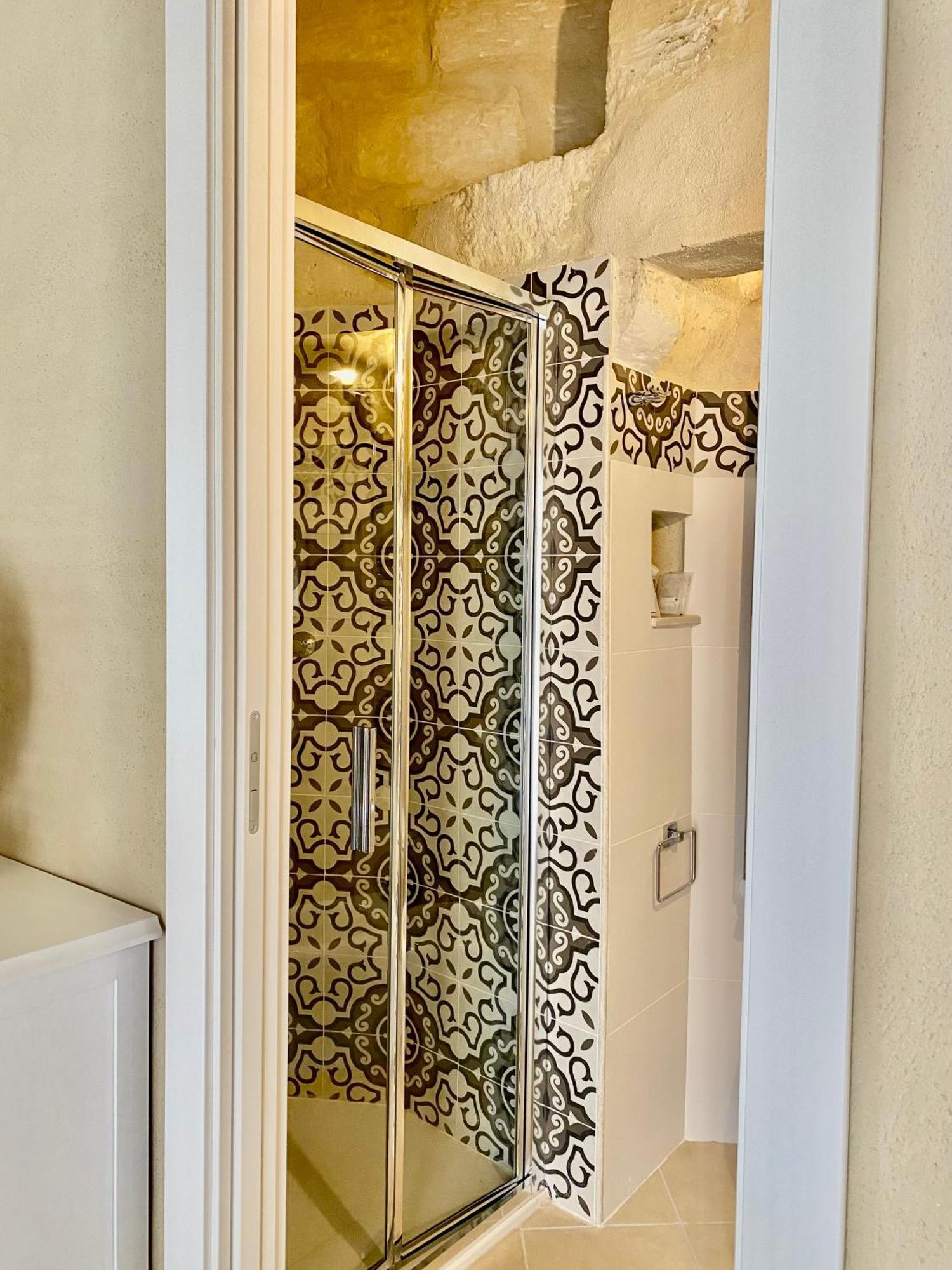 Palazzo Storico Riccardi Rollo Apartment ซาน เชซาริโอ ดิ เลชเช ภายนอก รูปภาพ