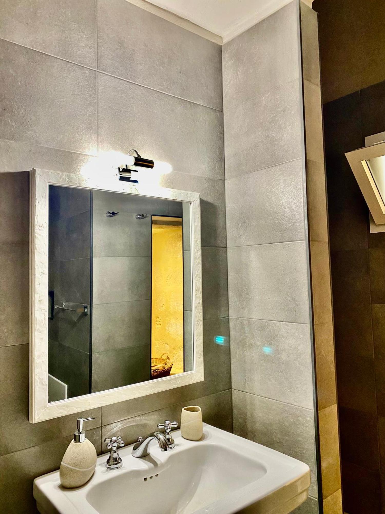 Palazzo Storico Riccardi Rollo Apartment ซาน เชซาริโอ ดิ เลชเช ภายนอก รูปภาพ