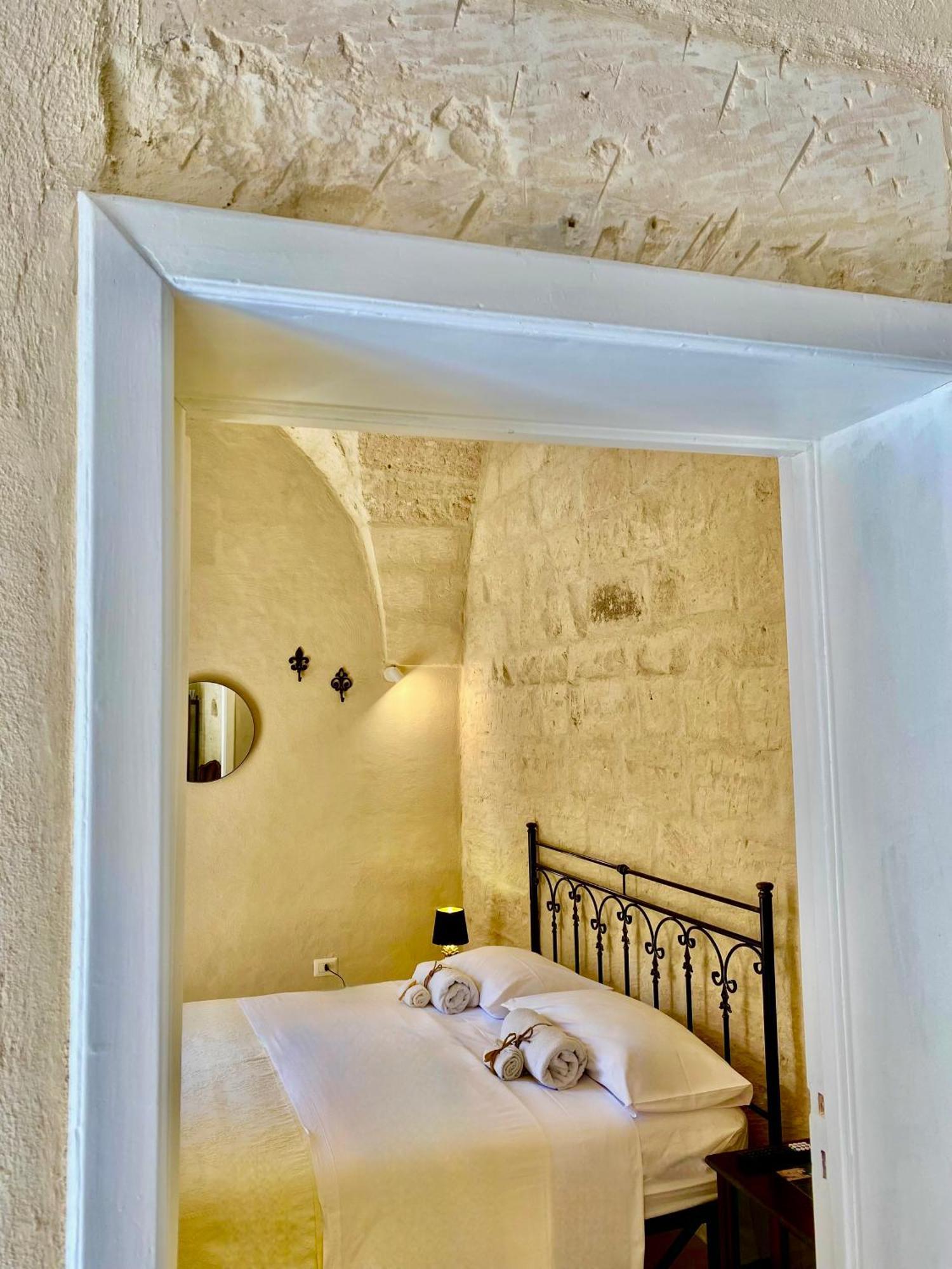 Palazzo Storico Riccardi Rollo Apartment ซาน เชซาริโอ ดิ เลชเช ภายนอก รูปภาพ