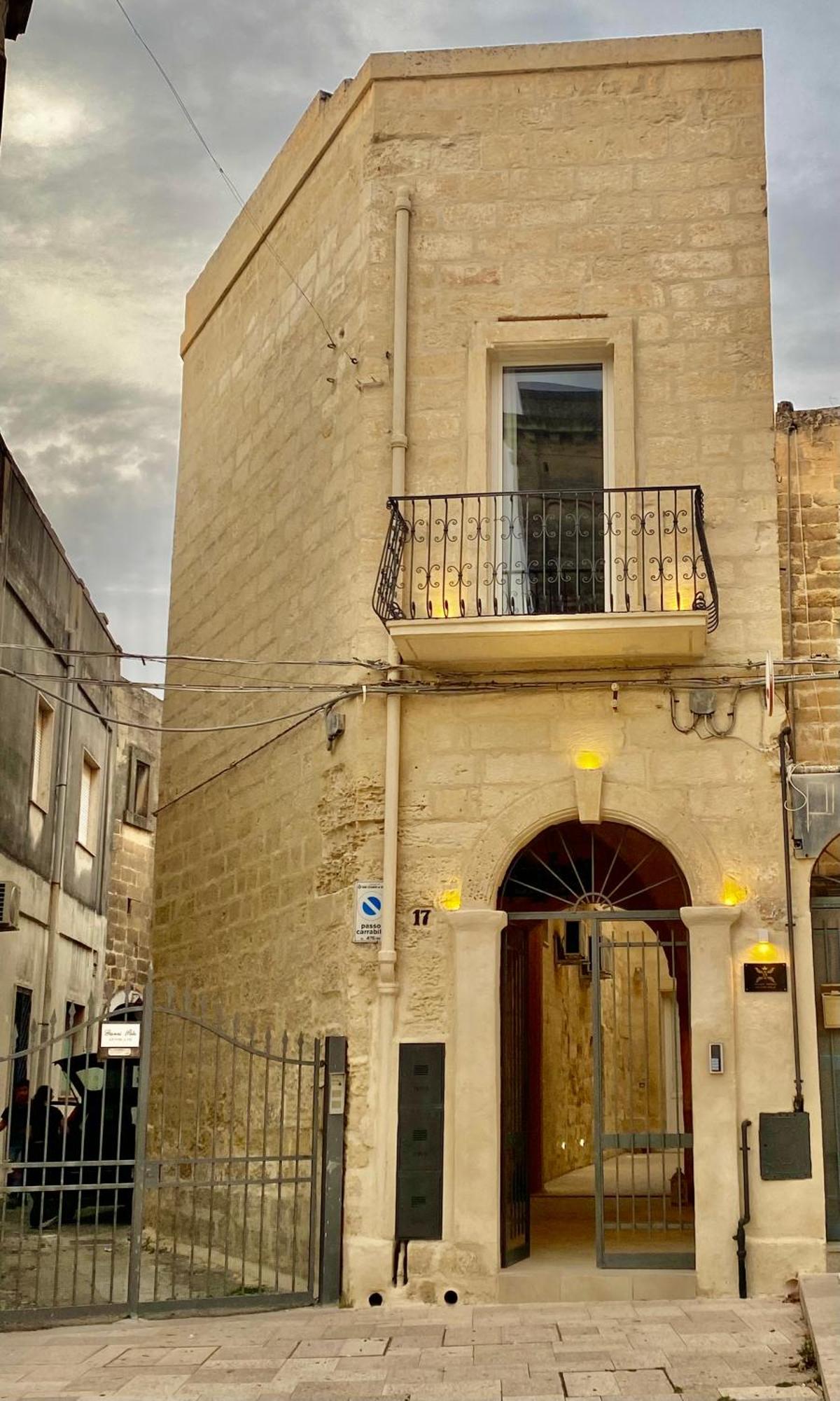 Palazzo Storico Riccardi Rollo Apartment ซาน เชซาริโอ ดิ เลชเช ภายนอก รูปภาพ