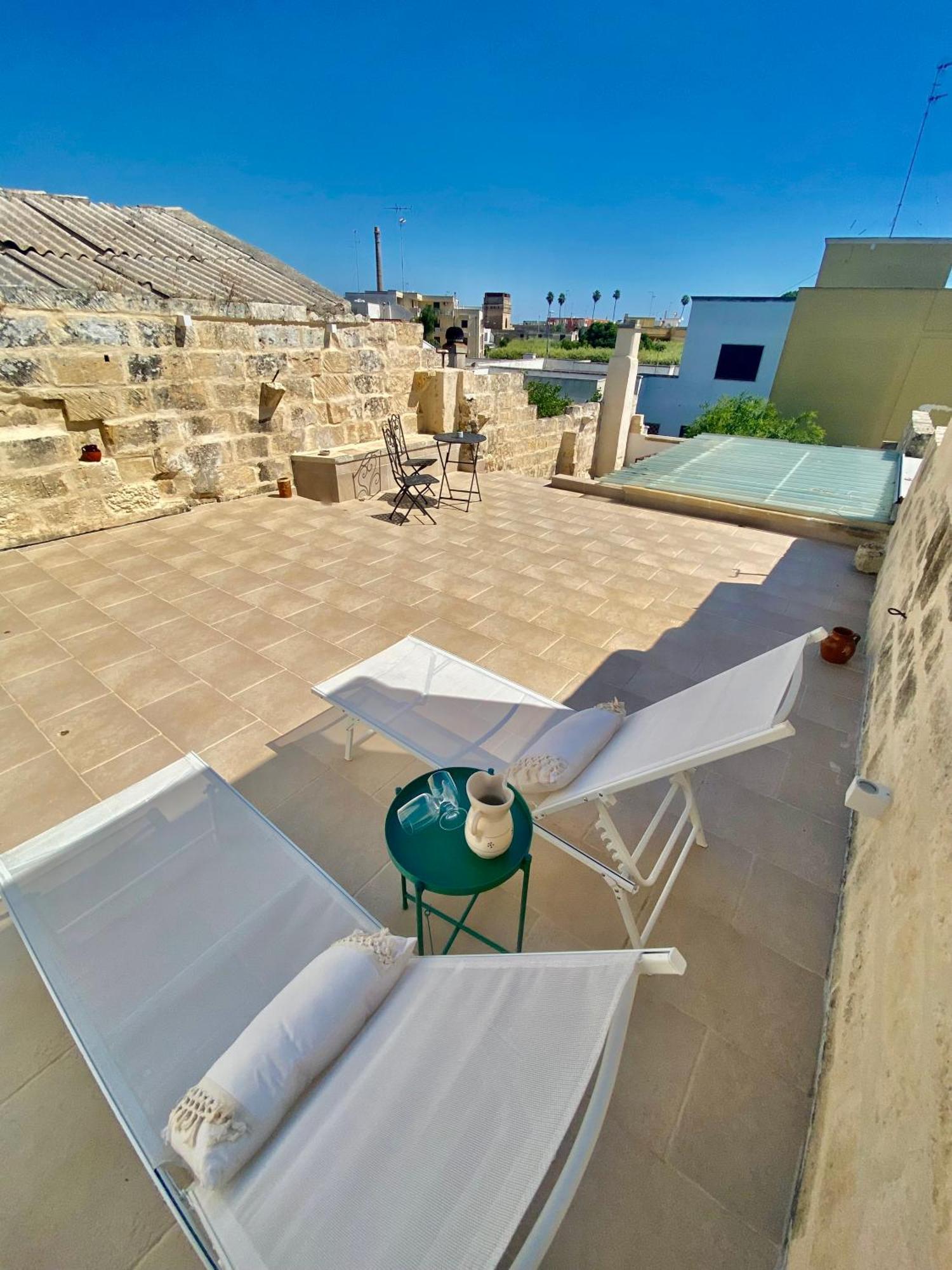 Palazzo Storico Riccardi Rollo Apartment ซาน เชซาริโอ ดิ เลชเช ภายนอก รูปภาพ