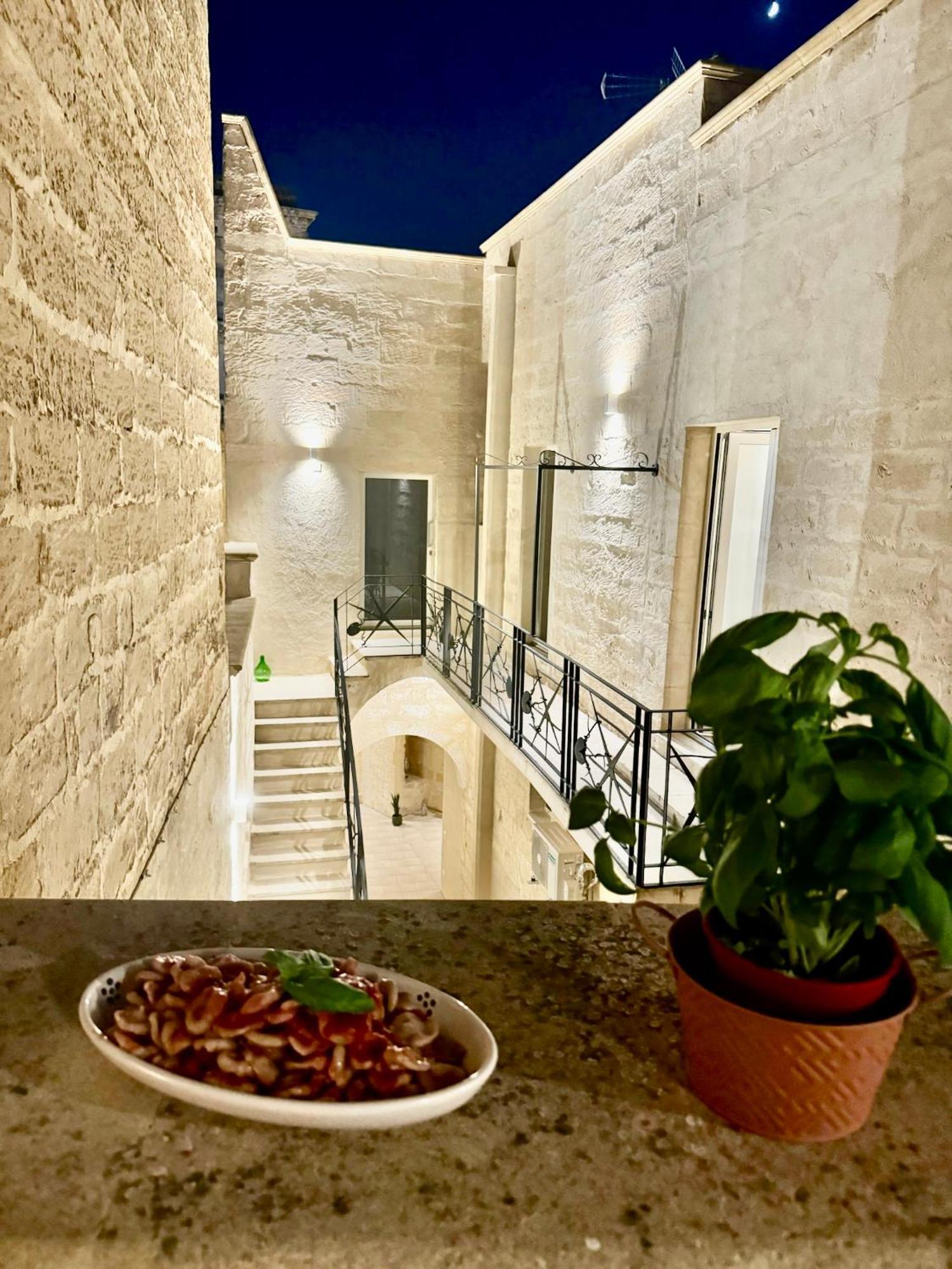 Palazzo Storico Riccardi Rollo Apartment ซาน เชซาริโอ ดิ เลชเช ภายนอก รูปภาพ