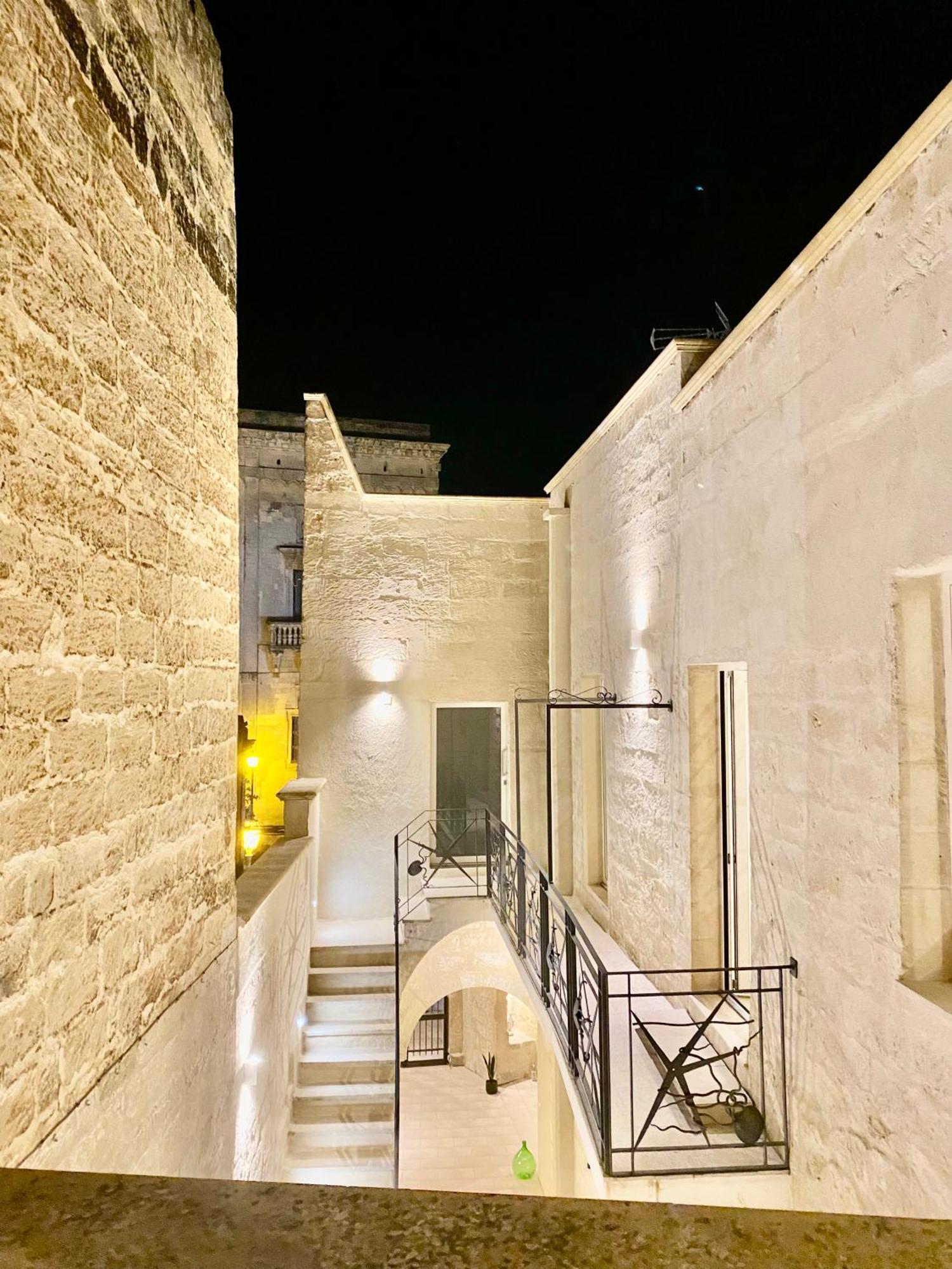 Palazzo Storico Riccardi Rollo Apartment ซาน เชซาริโอ ดิ เลชเช ภายนอก รูปภาพ