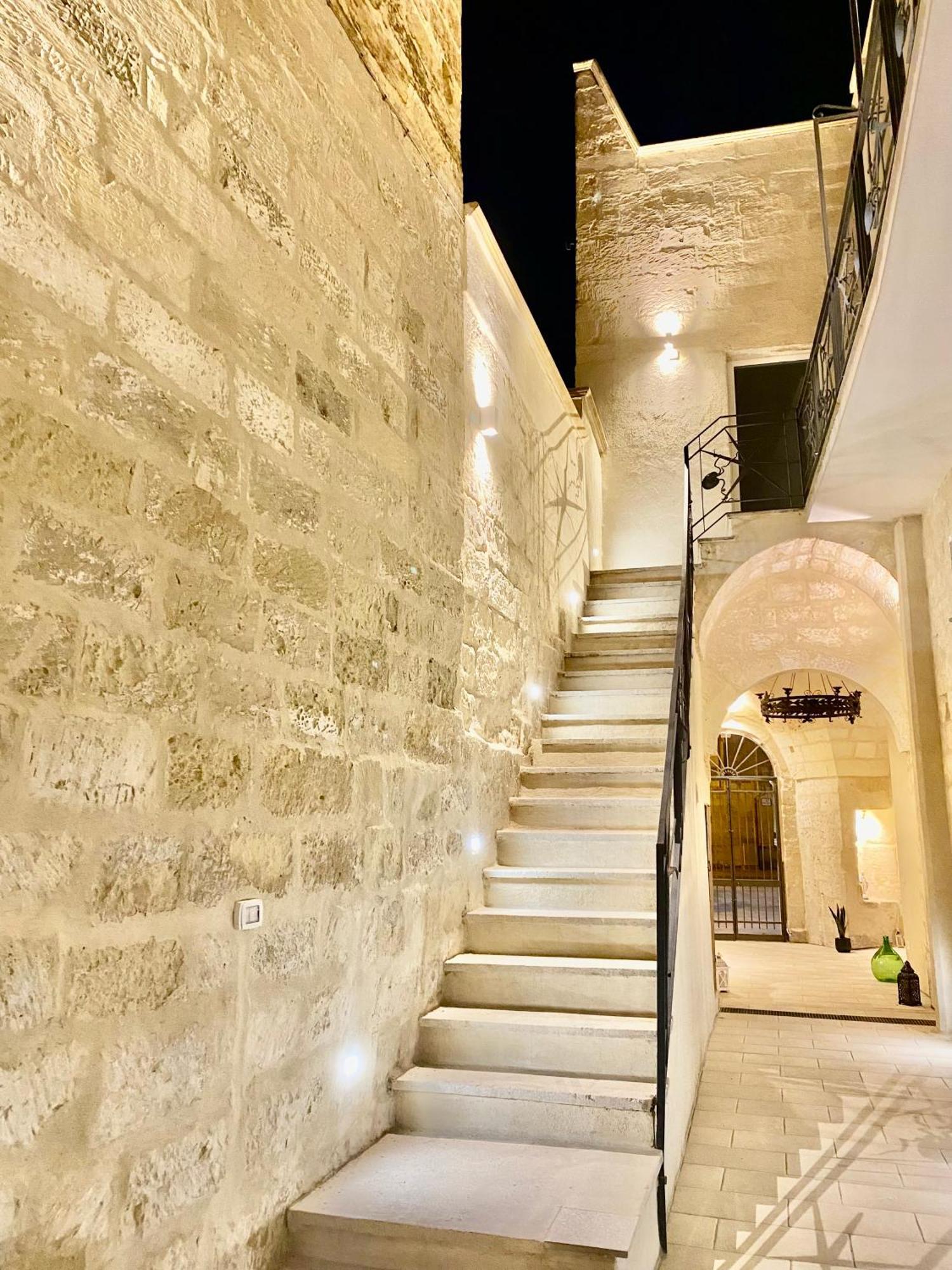 Palazzo Storico Riccardi Rollo Apartment ซาน เชซาริโอ ดิ เลชเช ภายนอก รูปภาพ