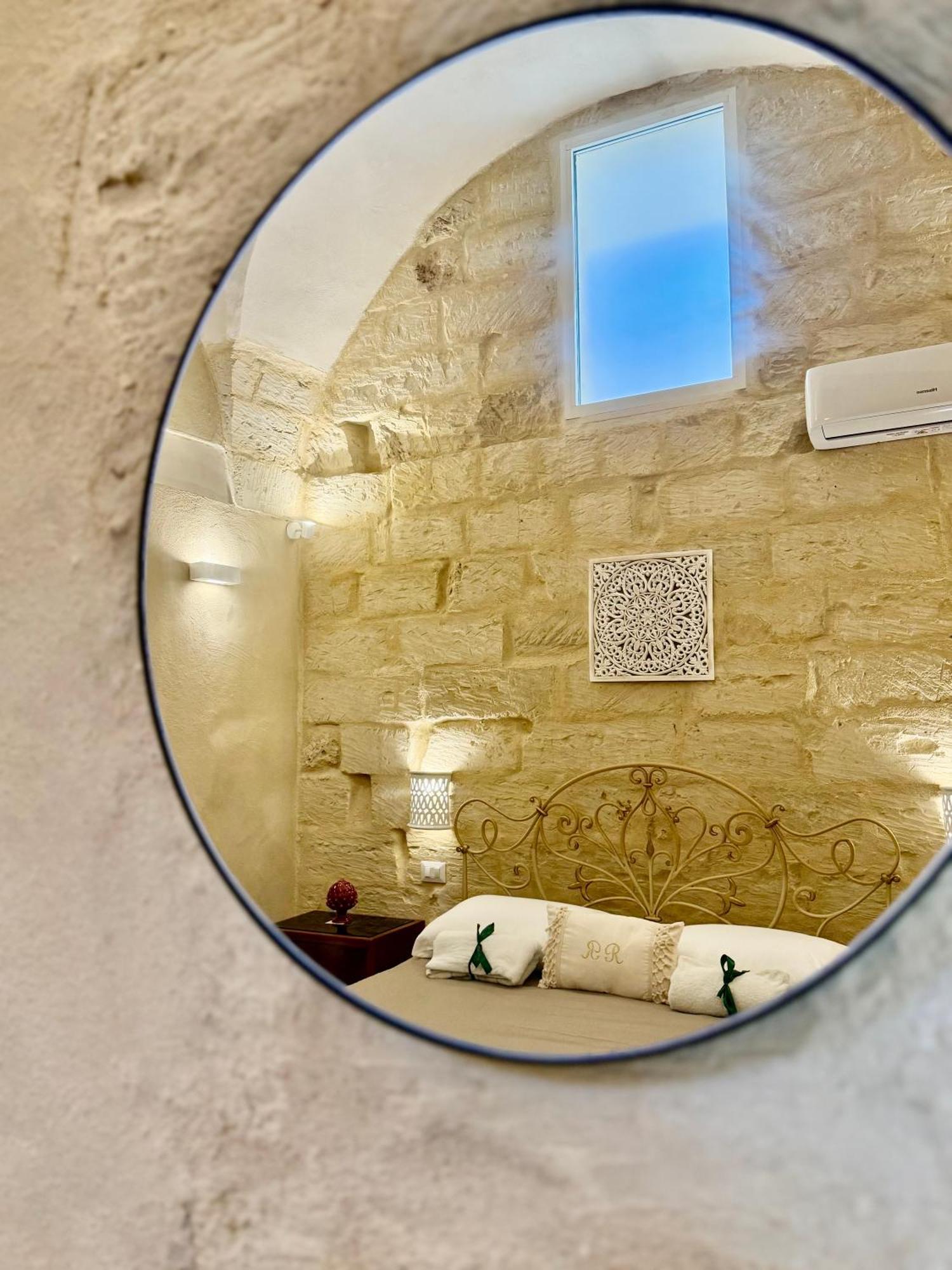 Palazzo Storico Riccardi Rollo Apartment ซาน เชซาริโอ ดิ เลชเช ภายนอก รูปภาพ