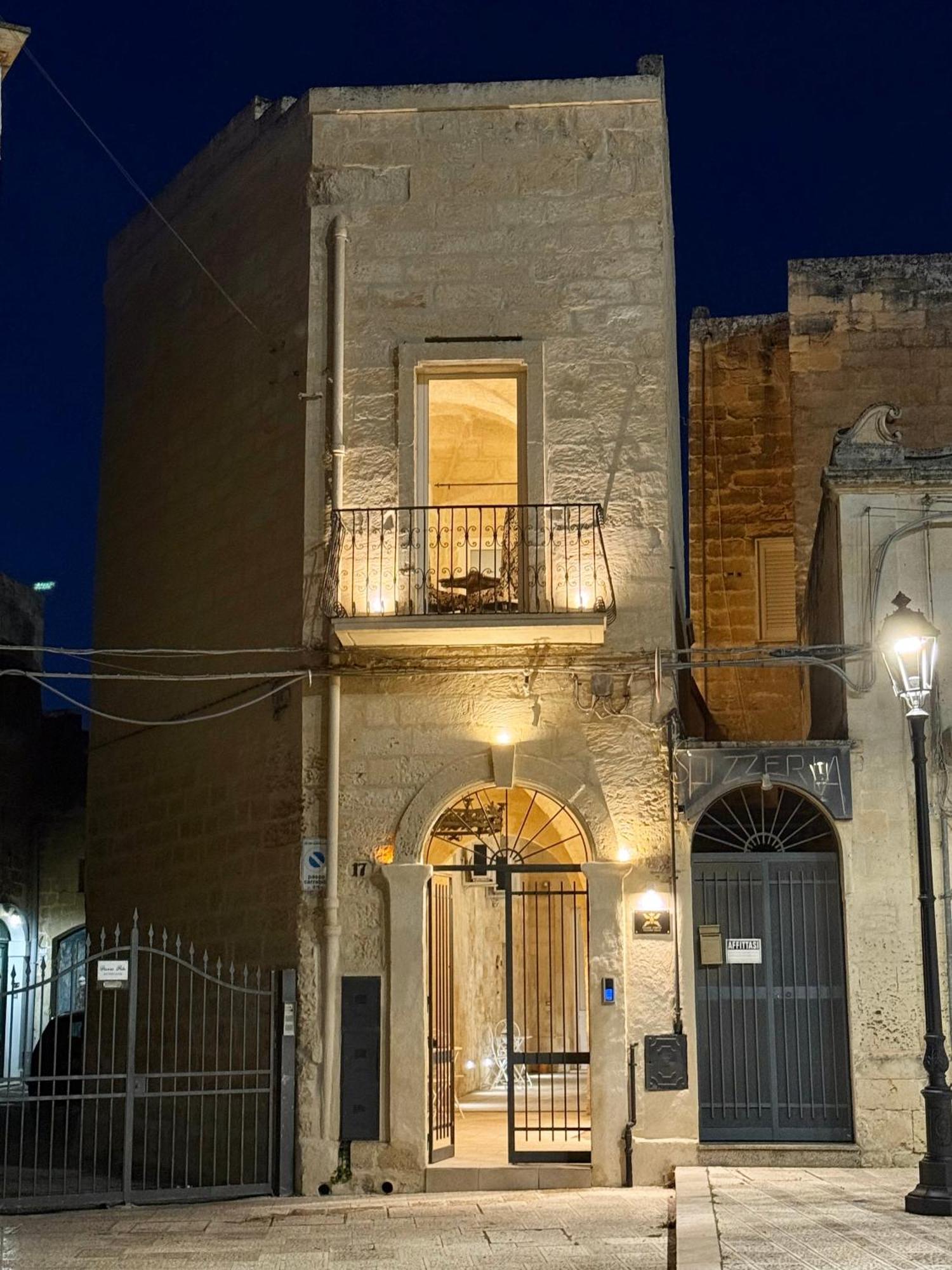Palazzo Storico Riccardi Rollo Apartment ซาน เชซาริโอ ดิ เลชเช ภายนอก รูปภาพ