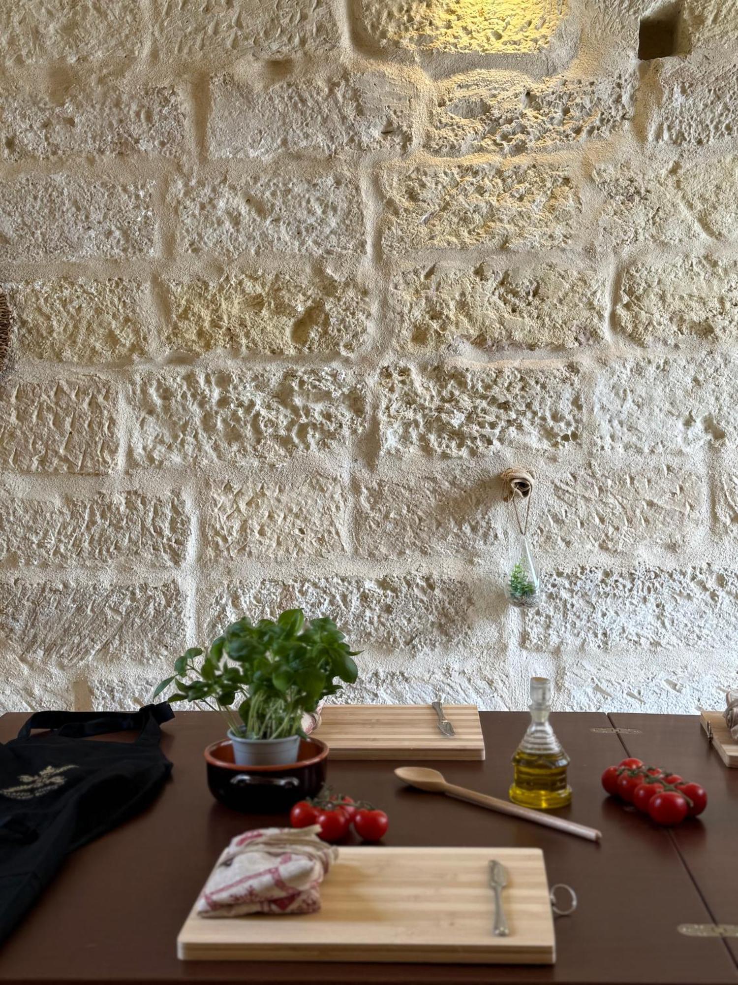 Palazzo Storico Riccardi Rollo Apartment ซาน เชซาริโอ ดิ เลชเช ภายนอก รูปภาพ