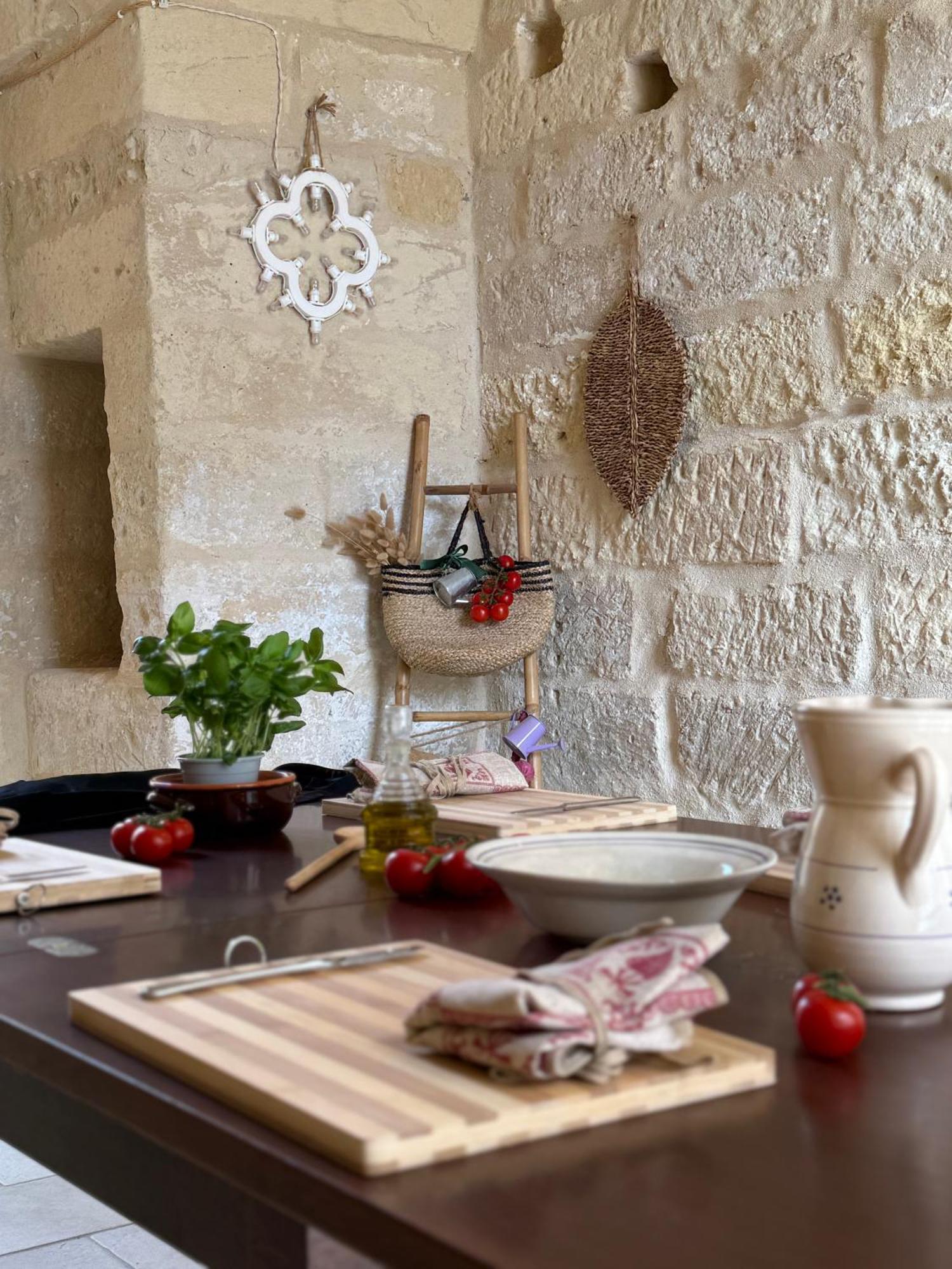 Palazzo Storico Riccardi Rollo Apartment ซาน เชซาริโอ ดิ เลชเช ภายนอก รูปภาพ