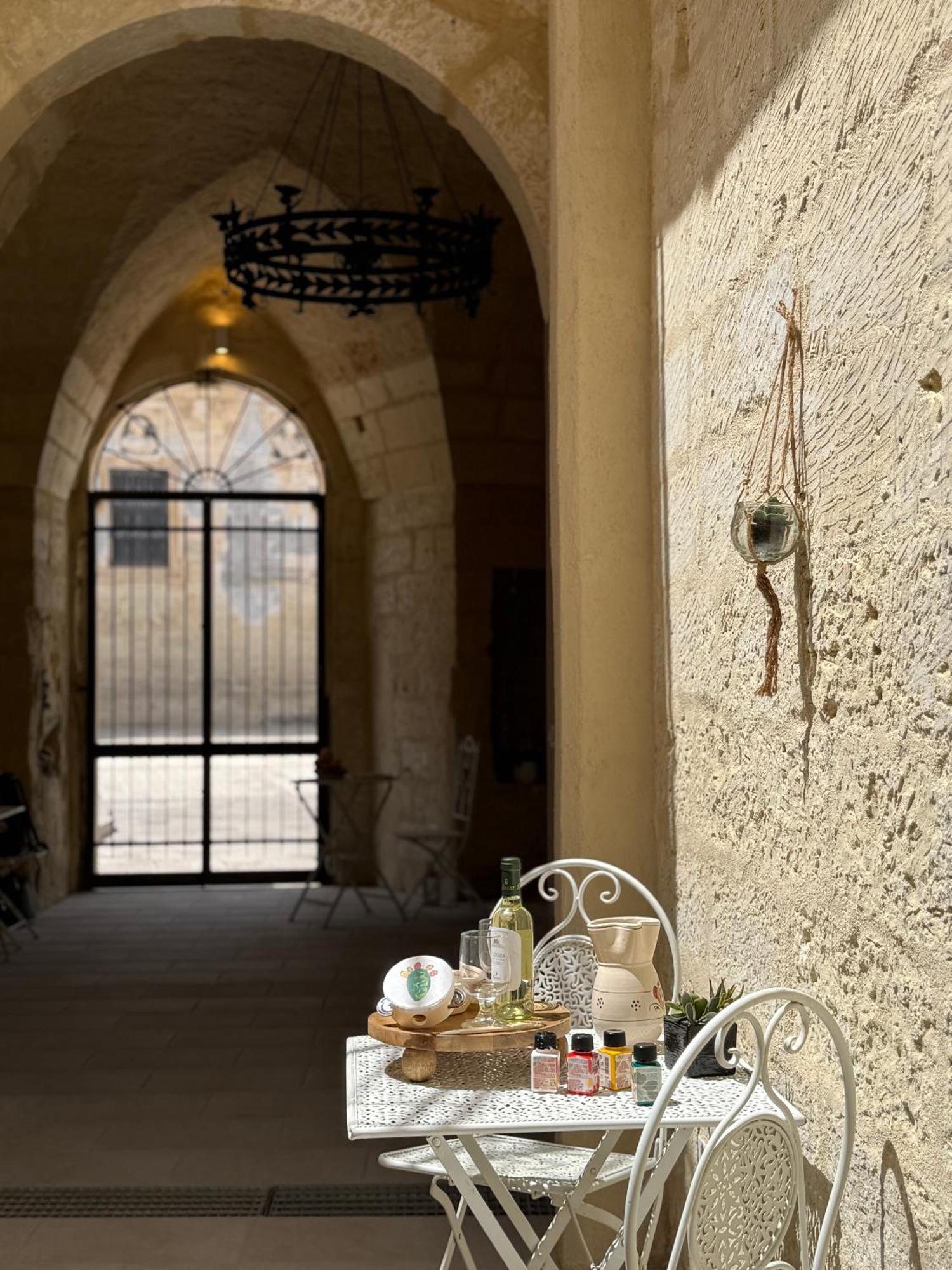 Palazzo Storico Riccardi Rollo Apartment ซาน เชซาริโอ ดิ เลชเช ภายนอก รูปภาพ